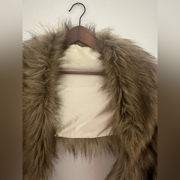 Faux Fur Wrap Around - Picture 5 of 7